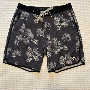 Vuori Men's Blue and White Floral Cruise Board Shorts 32” waist No Lining